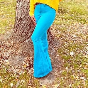 High waisted blue jeans stretchy material